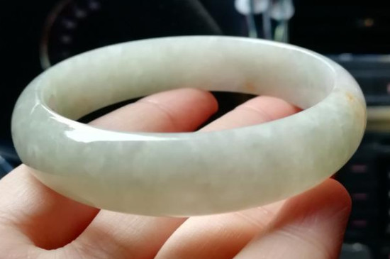 乳白色翡翠手镯怎么养才能透