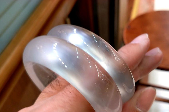 怎么区分水沫玉和翡翠