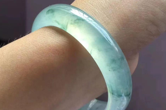 翡翠飘花手镯怎么鉴定