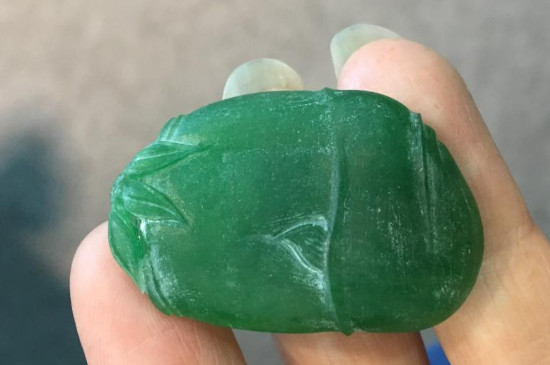 翡翠用酒精擦可辨别真伪吗