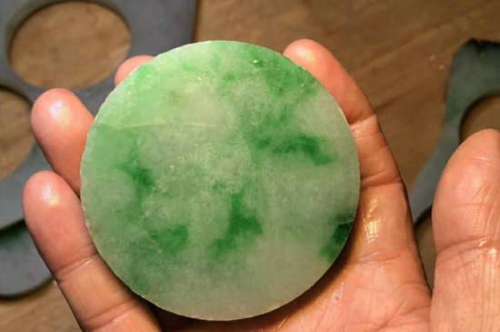 如何肉眼分辨翡翠a货b货