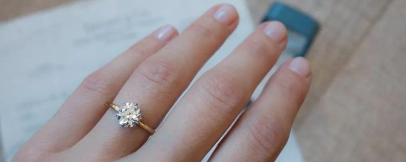 自己买的戒指戴哪只手