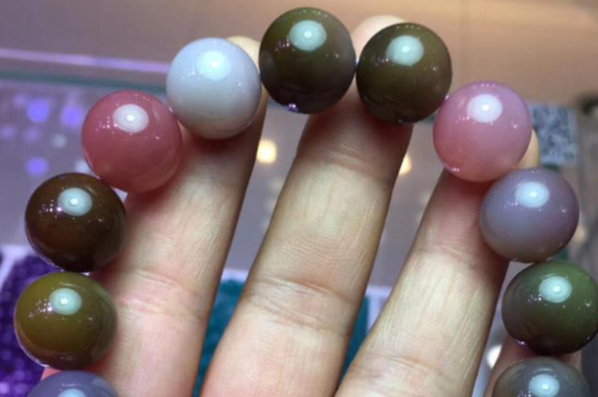 盐源玛瑙手串的功效与作用