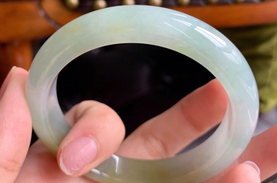 翡翠和玉是怎么形成的