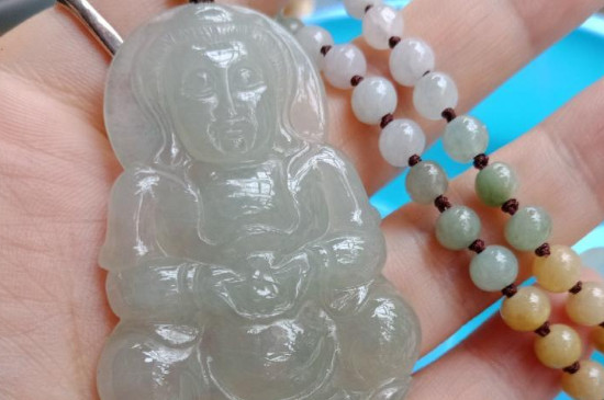 翡翠和玉的区别哪个养人