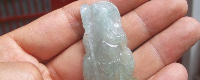 关公玉石吊坠的含义