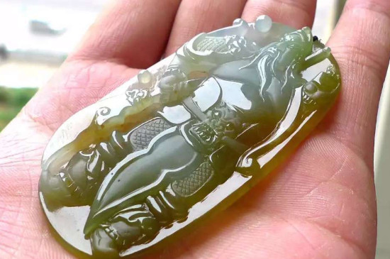 关公玉石吊坠的含义