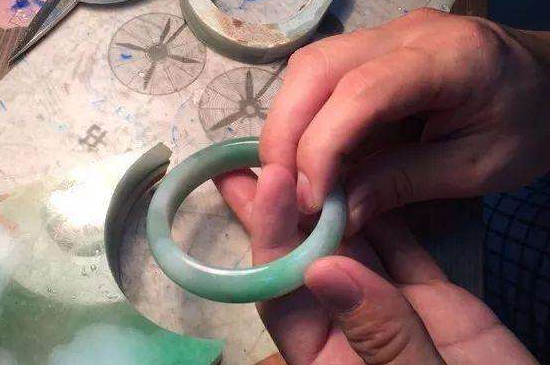 翡翠的加工过程