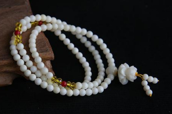 高级白手串是什么材质