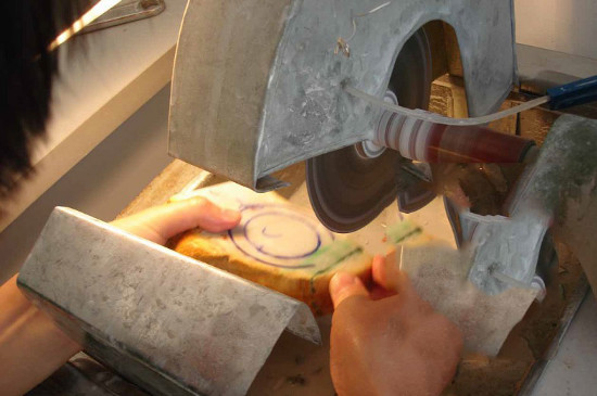 翡翠的加工过程