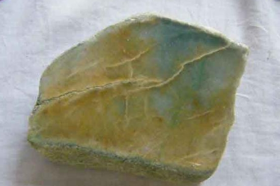 翡翠裂纹怎么鉴定