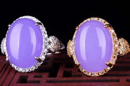 a货紫罗兰翡翠在紫光灯辨别