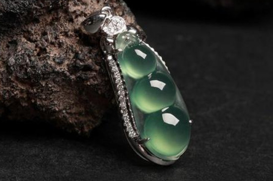 福豆翡翠吊坠的寓意是什么