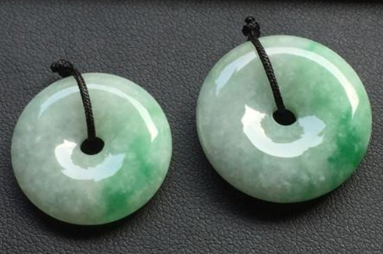 豆种翡翠打灯透吗