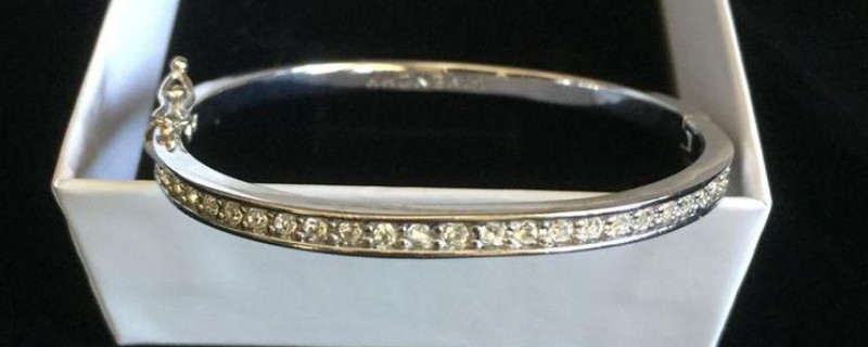 纪梵希手镯真假辨别