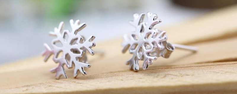 纯银耳钉戴了发黑是什么原因