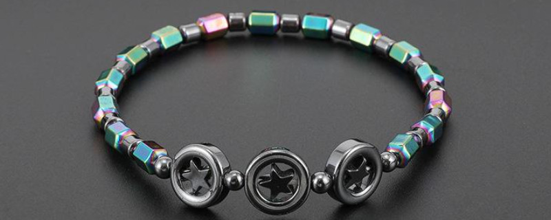 女孩脚链戴在左右脚的含义