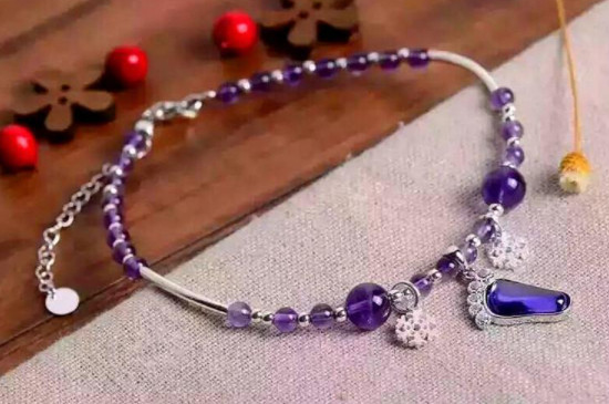 女孩脚链戴在左右脚的含义