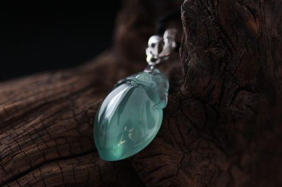 翡翠如何保养会越来越润