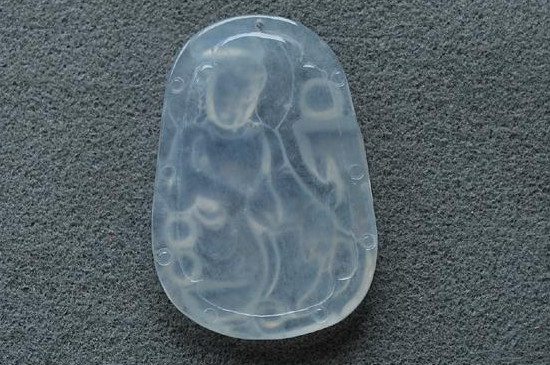 翡翠玉牌怎么佩戴