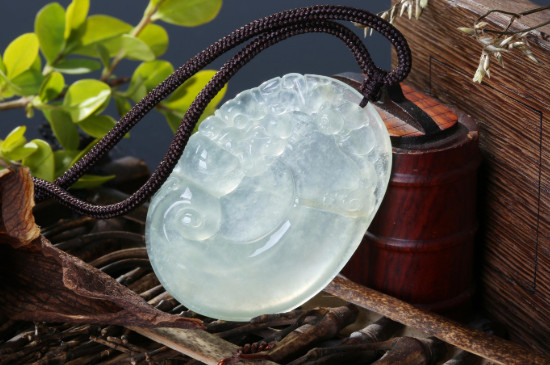 冰糯种翡翠辨别