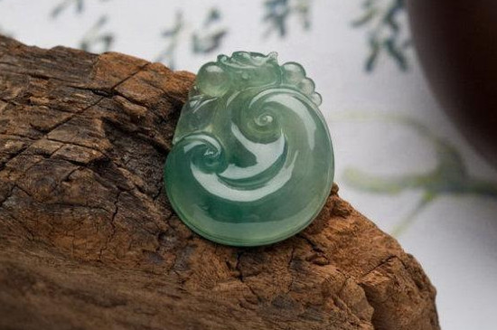 带有裂纹的翡翠不吉利吗，戴有裂纹的翡翠不好