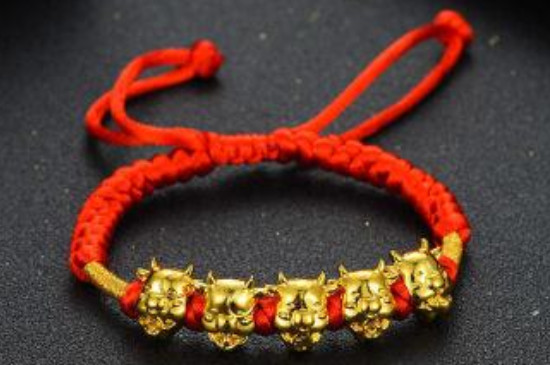 女人左脚戴红绳的意义