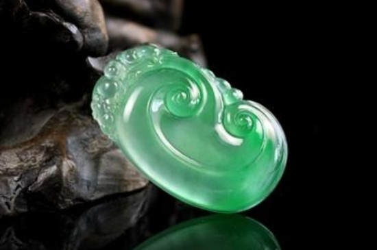 翡翠和黄金能一起戴吗