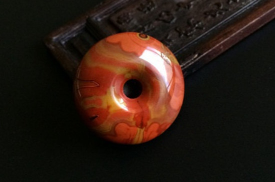 战国红的功效与作用佩戴禁忌