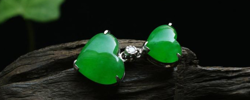 翡翠和金手链能一起戴吗