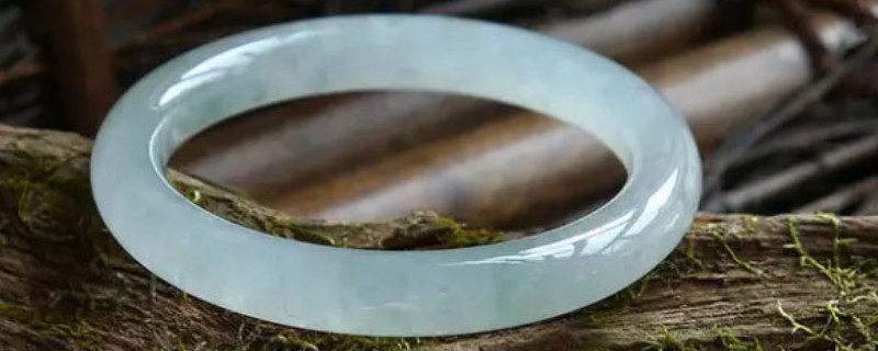 翡翠镯子应该戴在哪只手上