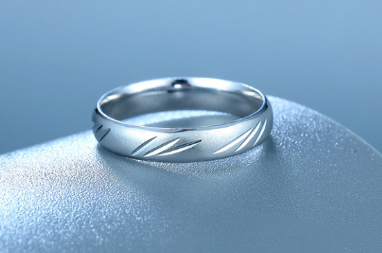 什么材质的戒指不掉色