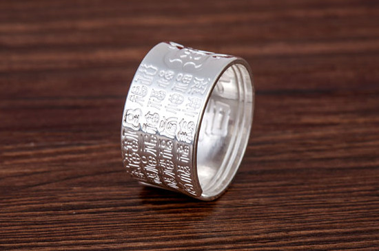 什么材质的戒指不掉色