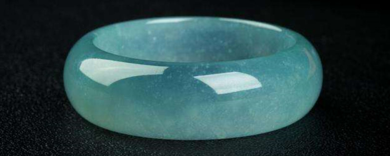 真翡翠打灯和假的区别