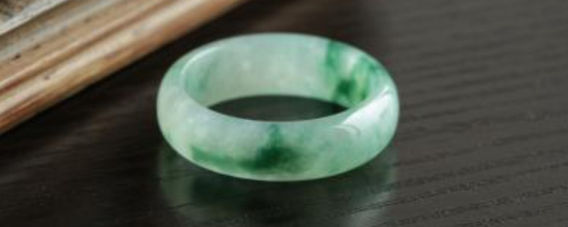 翡翠手镯怎么选择圈口