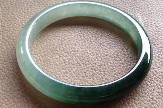 翡翠手镯怎么选择圈口