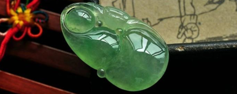 翡翠里有气泡是怎么回事