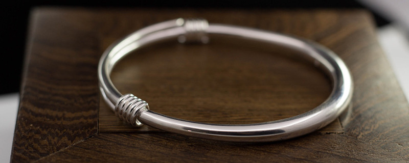 银手镯越戴越亮的原因