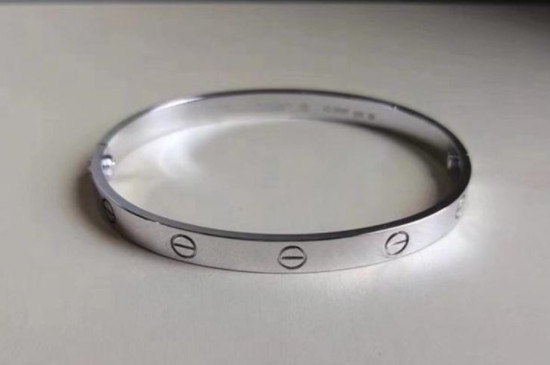 卡地亚手镯什么材质