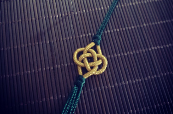 手串弹力绳怎么打死结