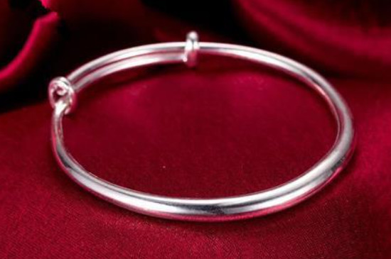 送母亲银手镯一只还是一对