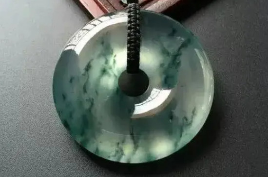 怎样鉴定翡翠是否人工合成的?查看这三点