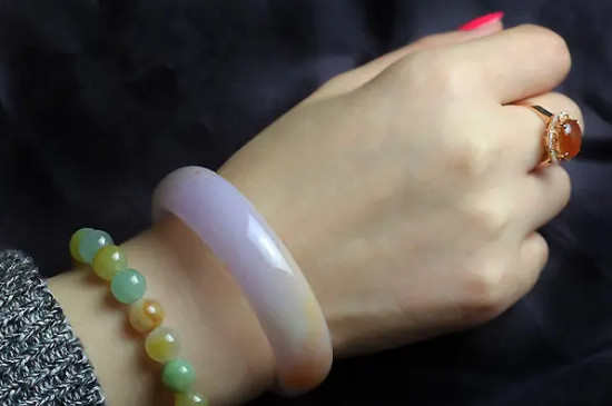 手腕13.5cm戴多大的手镯