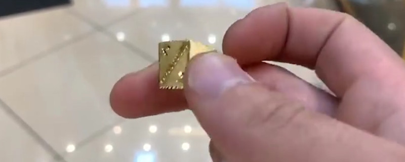 黄金首饰戴久了会变色吗