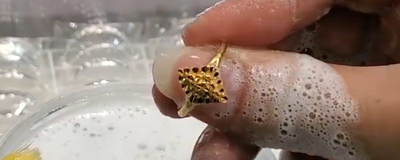 黄金变黑了怎么清洗