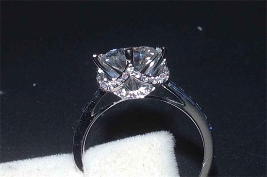 一生一个的钻戒叫什么