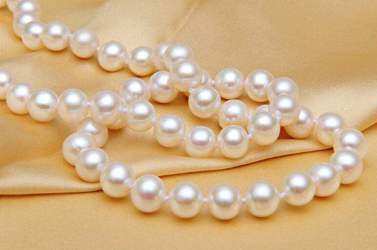 珍珠可以和黄金串在一起吗?