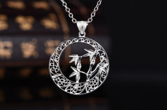 黄金不能和什么一起佩戴