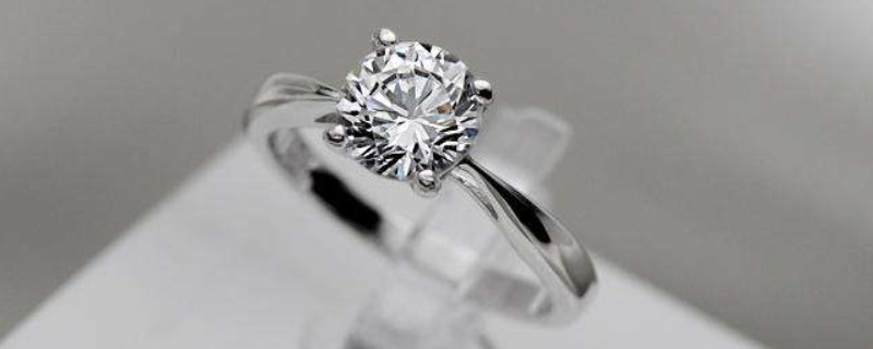 周大福的钻戒是莫桑石吗