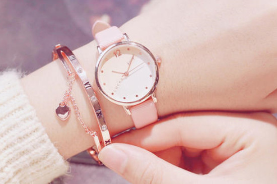 黄金手链可以和手表一起戴吗